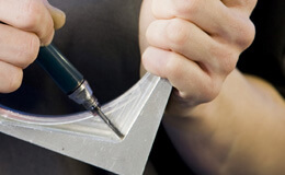 Nacharbeit und Entgratung